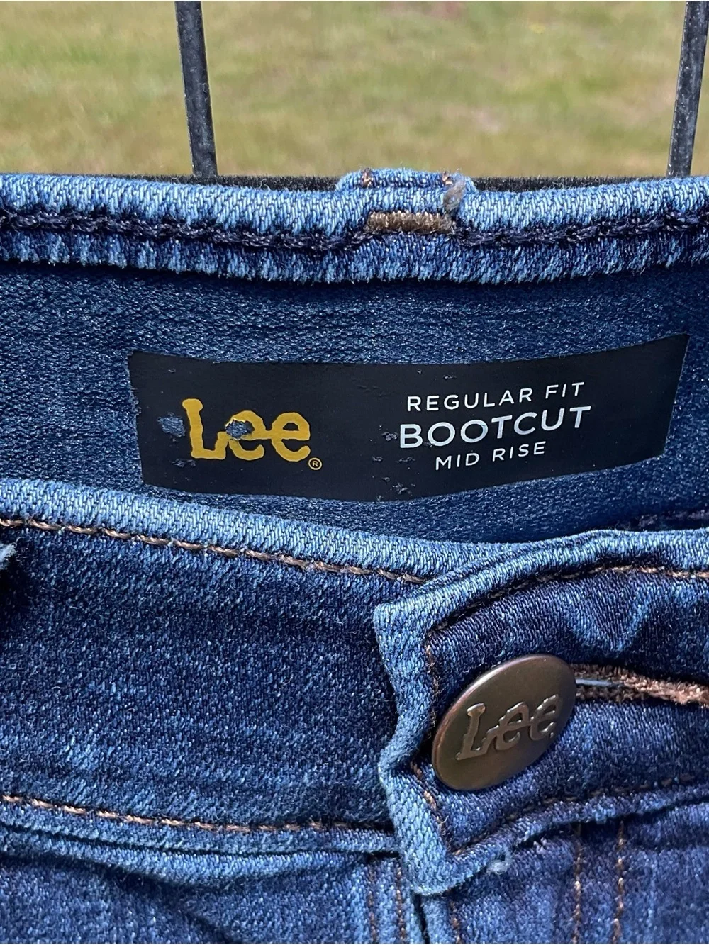 Lee Regular Fit Bootcut Mid Rise Jeans Women’s Size 8 Short Dark Wash Denim - Picture 2 of 5